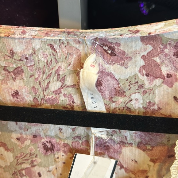 Lush pink/cream/sage long sleeve back cut out button down v neck blouse S NWT - Picture 2 of 3